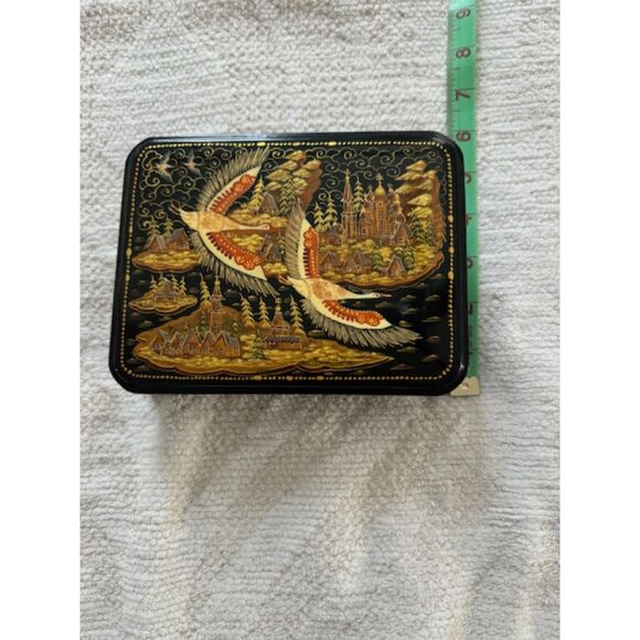 Tver Kholyi Hand Painted Box, signed by the artist. - Picture 7 of 8